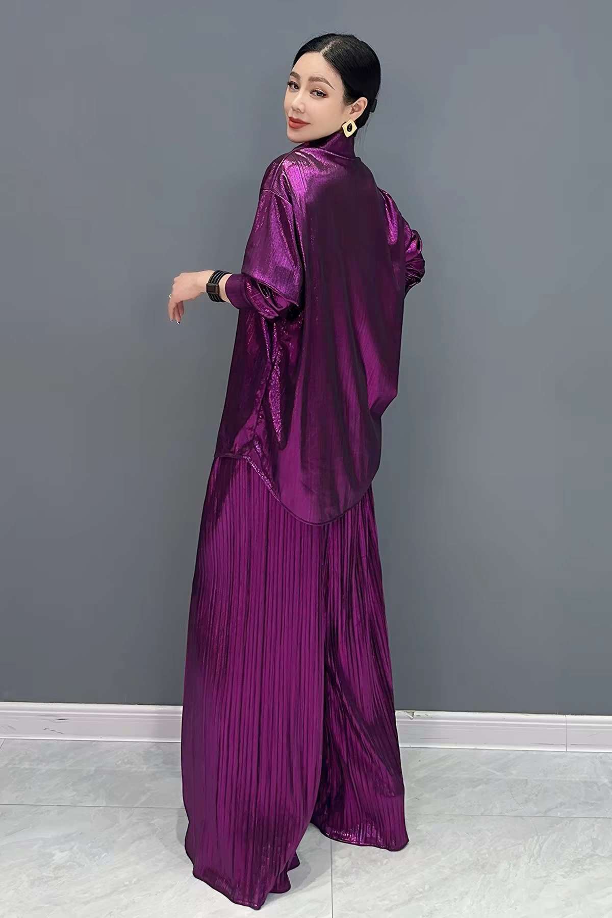 2026 Autumn New Arrival Women's Two-Piece Set, Glossy Pleated Long Shirt and Wide-Leg Trousers, Casual & Fashionable